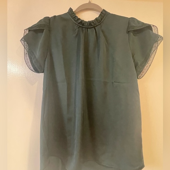 J Crew Tulip Sleeve Ruffle neck top. Size small. - Picture 7 of 8